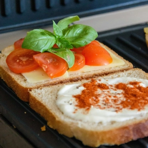 caprese grilled cheese